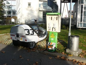Die erste Stromtankstelle an der Twike Zora tanken darf